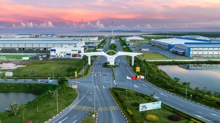 Taman industrial dengan jalan setapak